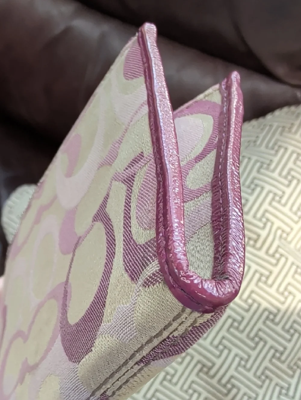 Coach Penelope Optic Signature Turnlock Wristlet EUC